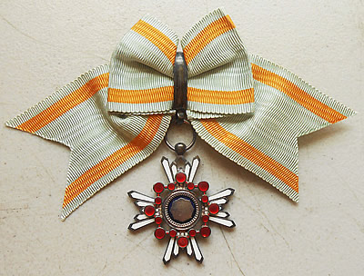 the Order of the Sacred Treasure (5th class)